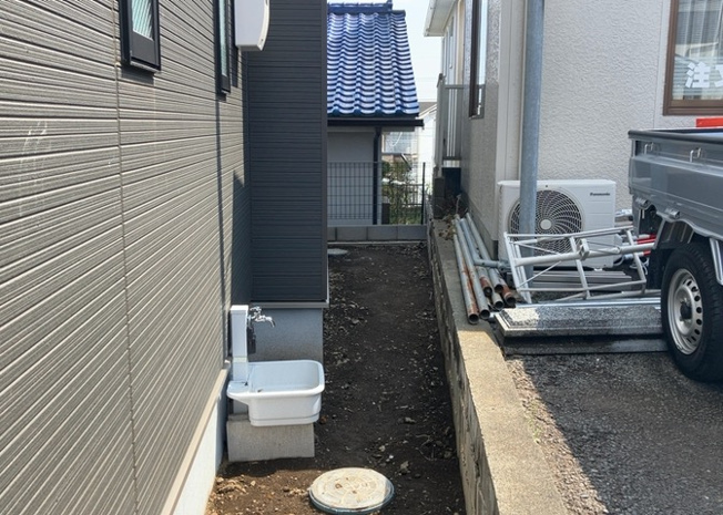 【庭】 | 庭があることでガーデニングや家庭菜園はもちろん、こどもの遊び場やペットを放して遊ぶことができます。また、家の周囲に余裕があるということです。隣地との間があれば、十分な日当たりと、風通しが確保できます。
