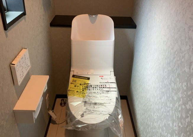 【トイレ】 | トイレは大きさや形、機能、抗菌性などが異なる多種多彩なタイプが各メーカーから出ています。それぞれに良さがあるため、事前にどういったタイプのトイレがいいのかをご家庭内で決めて、内見に行くといいでしょう。