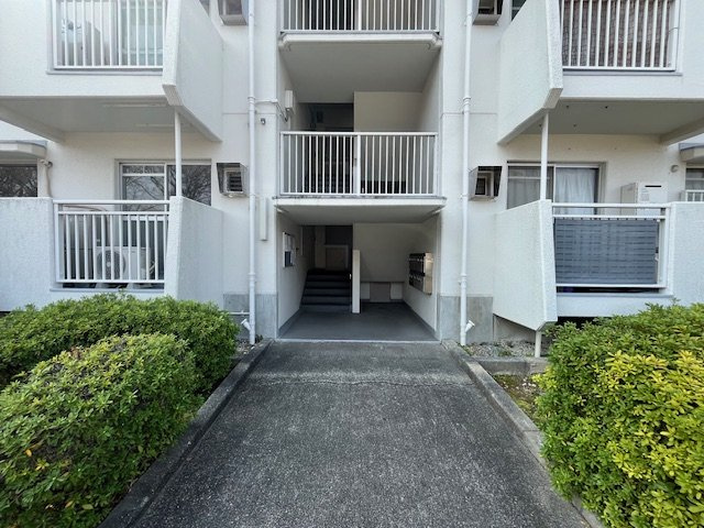 槇塚台Ｃ住宅1号棟のエントランス