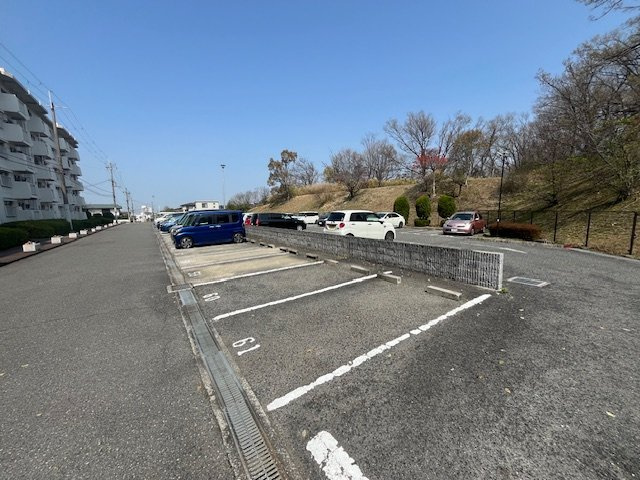 槇塚台Ｃ住宅1号棟の駐車場