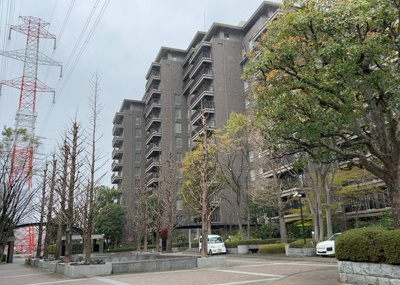 【現況写真】 | エステ・スクエア成瀬壱番館 | 眺望の良さを楽しめるダイニングキッチンで家族団らんの時間を過ごしてはいかがでしょうか。バルコニーから見える景色を家族で眺める時間は、時間が経つのを忘れてしまいそうですね。是非、現地を見に行きましょう！