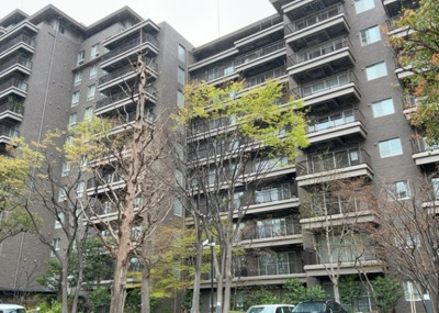 【現況写真】 | エステ・スクエア成瀬壱番館 | 景色重視でお家選ぶをするとスーパーが遠い！学校が遠い！など生活をするうえで利便性で困ることもあります。まず一度現地を見学する際に、周辺の施設などがあるかを確認し、暮らし始めた後のことを想像しましょう。