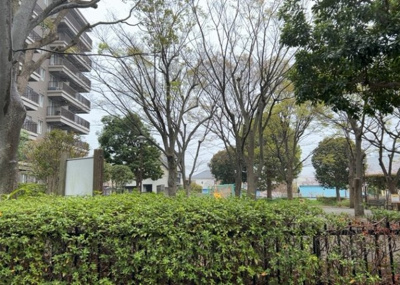 【展望】 | エステ・スクエア成瀬壱番館 | 眺望を気にして物件を探す場合、前面に建物が建っていないか現地で確認しましょう！前面に建物があると景色はもちろん、日当たりや風通しにも影響が出てきます。住んだ時のことを想像しながら現地見学をしましょう。