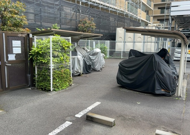 【駐輪場】 | グランシティレイディアントアクアヴィータ | マンションの駐輪場は、事前に空きがあるか確認を取ると安心です。せっかく入居したのに駐輪スペースがない！なんてことになったら大変ですよね。そこで、内見時や購入前にはまず事前に確認しておくと良いでしょう。
