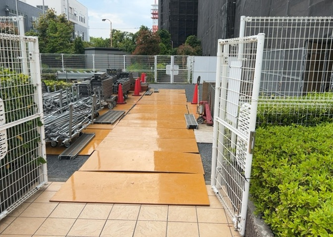 【庭】 | グランシティレイディアントアクアヴィータ | 物件によっては、入居者が個人的に使用できる専用庭がついているものもあります。また、住宅の中にある土間の部分を庭と呼ぶこともあります。庭の用途は住む人によって変わり、それによってデザインもさまざまです。