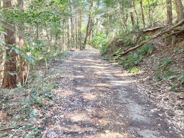 太宰府市大字北谷　土地の前面道路含む現地写真|二方向（北・南）の私道に接道する立地です！