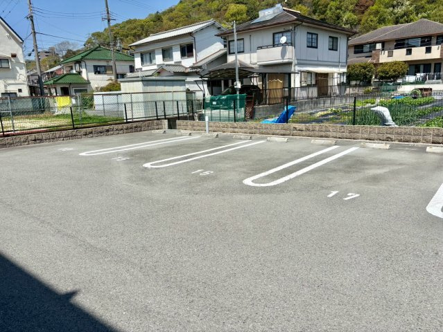 パストラル津倉の駐車場
