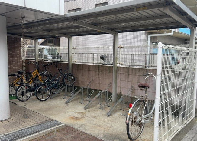 【駐輪場】 | ロアーブル・サン南橋本 | マンションの駐輪場は、事前に空きがあるか確認を取ると安心です。せっかく入居したのに駐輪スペースがない！なんてことになったら大変ですよね。そこで、内見時や購入前にはまず事前に確認しておくと良いでしょう。