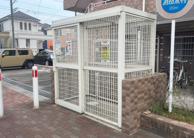 【設備】 | ロアーブル・サン南橋本 | 共有部分は、住民なら誰もが使える設備のこと。例えば駐車場やエレベーター、インターネット設備、セキュリティ設備などがあります。他にも、マンションの廊下・外部階段やエントランス・ゴミ置き場などがあります。