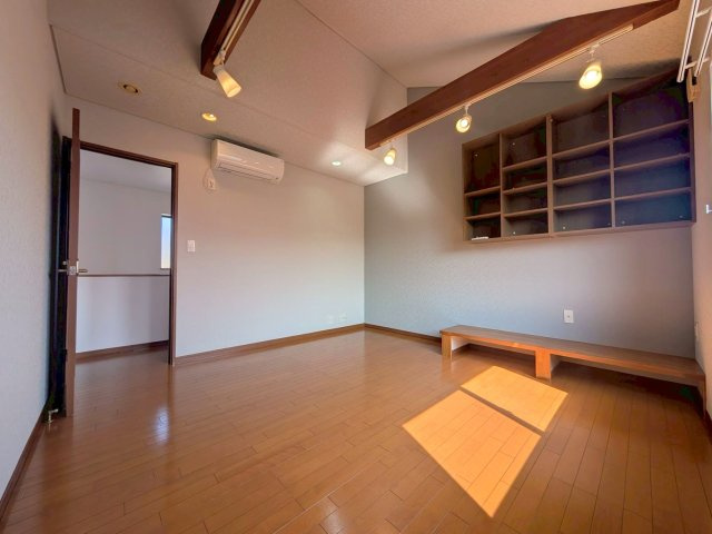 日野本町５丁目戸建の居間・リビング