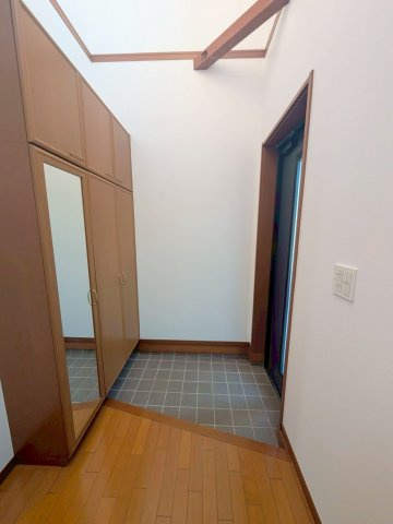 日野本町５丁目戸建の玄関