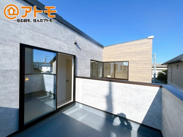 【バルコニー】 | 駿東郡長泉町竹原1期　新築一戸建て　全1棟 | やっぱり助かる広々バルコニー♪お布団や洗濯物を干せるのはもちろん、広々としたバルコニーで少しでも家事を楽ちんに！