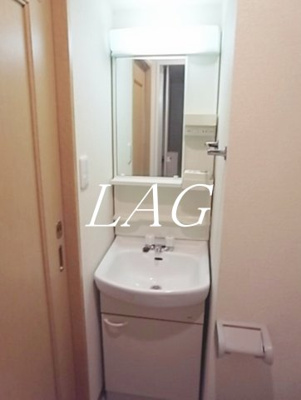 【洗面所】 | レヤーノ新宿 | 洗面台です。