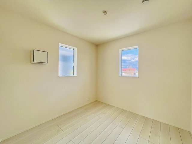 高崎石原町の洋室|プライベート空間も確保できる間取りも魅力的♪