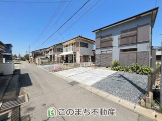 【駐車場】 | KEM小山市羽川1期 | お車を並列で3台駐車可能です(車種によります)。