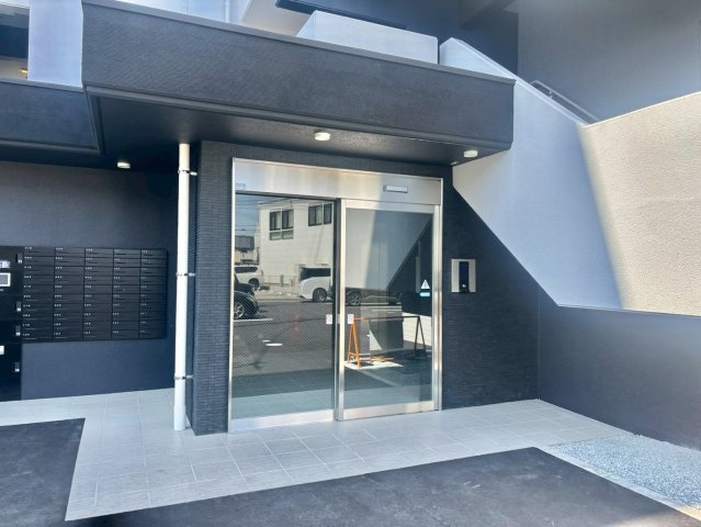 MISTRAL千代田町のエントランス