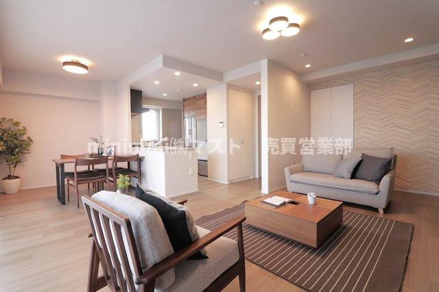 レーベン千里青山台の外観