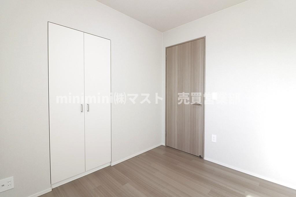 レーベン千里青山台の洋室