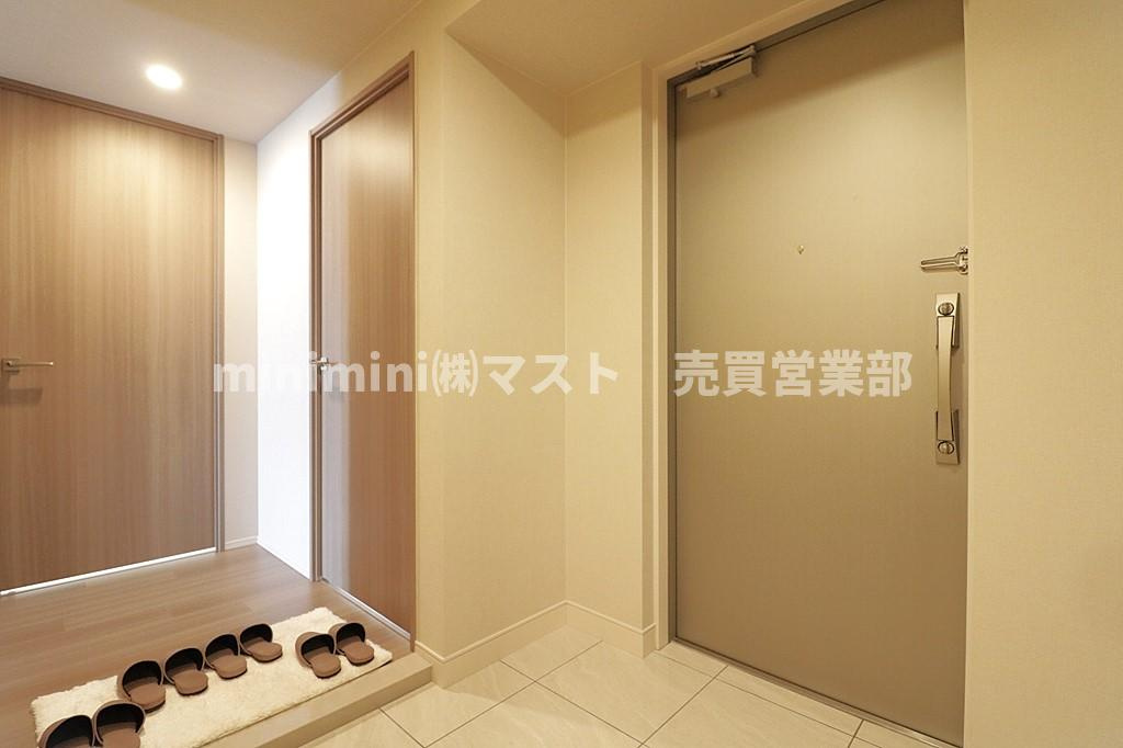 レーベン千里青山台の玄関