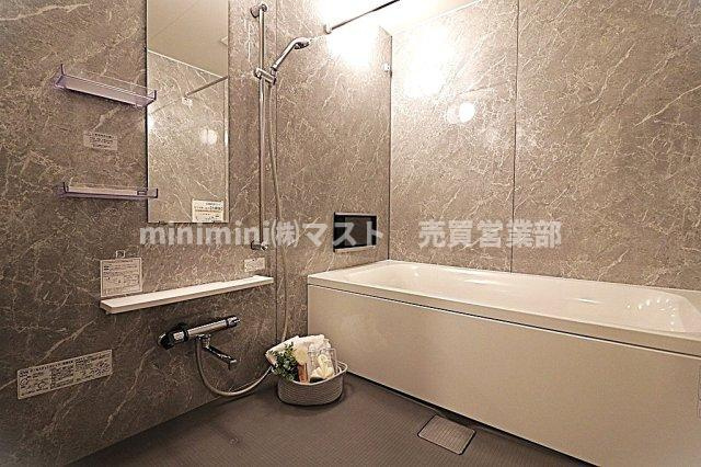 レーベン千里青山台の浴室