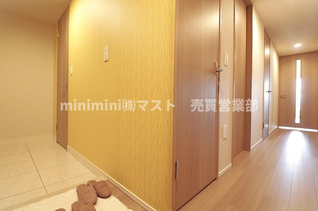 レーベン千里青山台の玄関