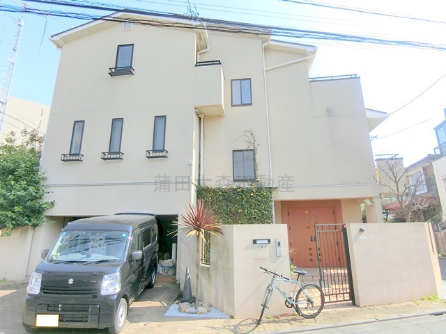 山王3丁目38戸建ての外観|1997年8月築　RC鉄筋コンクリート+木造スレート造地上3階建て
東京都大田区山王3丁目　JR京浜東北線大森駅徒歩9分