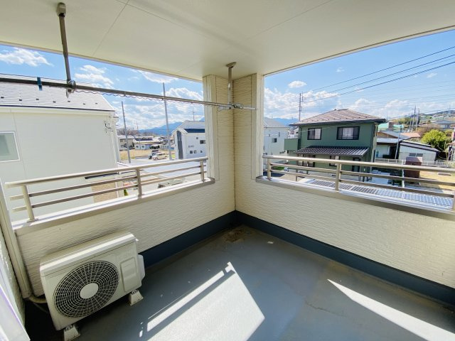 渋川市中郷　中古一戸建て住宅のその他|インナーバルコニーで少しの雨なら濡れずにすみます。天気が怪しいけど…という悩みも解消ですね!									
