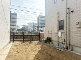 【外観】 | 周辺にはスーパーや薬局など、商業施設がそろっていますよ！とても住みやすい環境です！