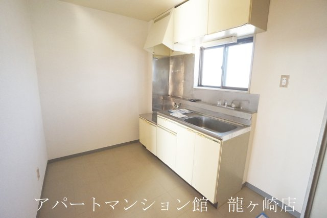 藤ビル佐貫マンションのキッチン|キッチンに窓