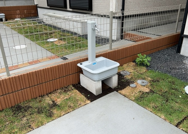 【設備】 | 敷地内には、散水栓や立水栓があります。水道水を直接利用できるため、水を運ぶ手間を省くことが出来ます。大量の水を必要とする洗車作業や清掃などに役立ちます。その他設備とあわせて、現地でご確認ください。