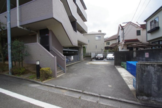 【駐車場】