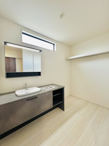 高崎新町の独立洗面台|ワイドな洗面台で朝の準備もスムーズにできる洗面所♪