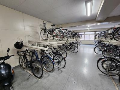 マインズ・コム四条大宮の駐車場|駐輪場は2階