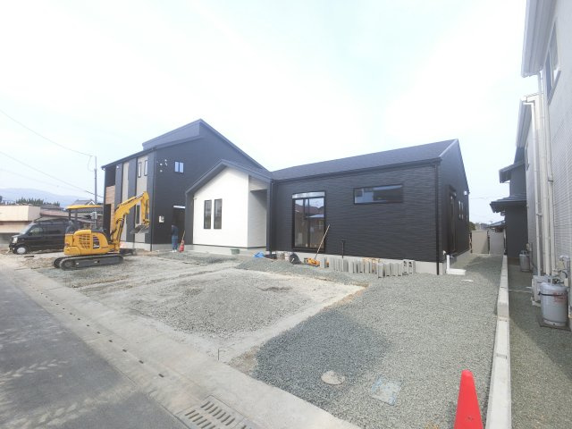 三養基郡みやき町大字原古賀７期1号棟の前面道路含む現地写真