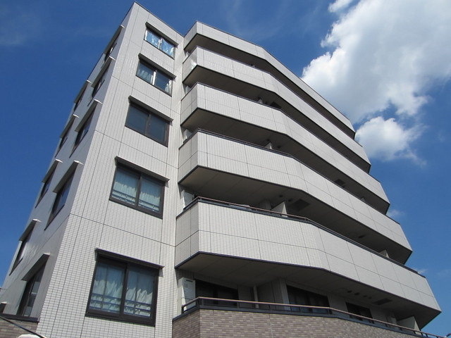 プランタンカミヤの外観|存在感あるマンションです。