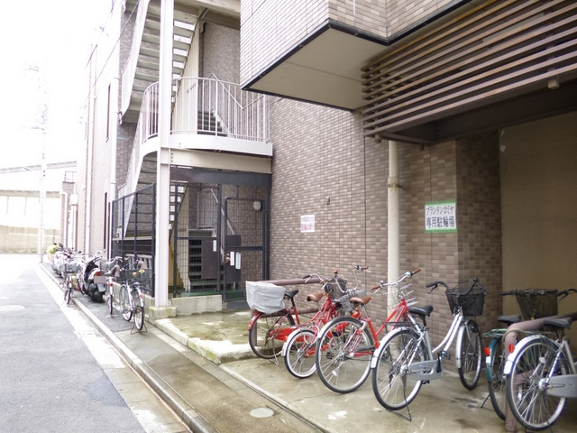 プランタンカミヤのその他共用部分|駐輪場です。