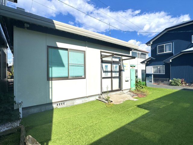 浜名区本沢合のその他|倉庫として使えます！6坪あり、電気やガスなどライフラインも通ってます。
キャンプなど多趣味の方や、車やバイク好きの方が有効活用できそうですね。