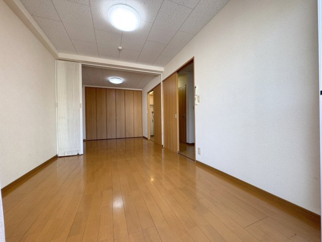 白金ビルの寝室|★明るいフローリングのお部屋です★