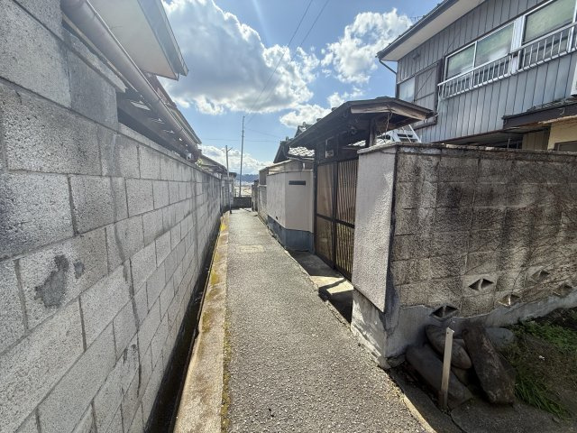高崎市竜見町　売地の前面道路含む現地写真