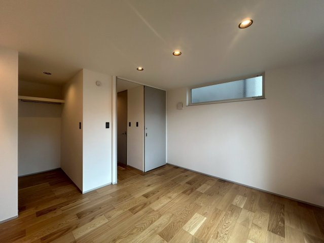 【弊社現地販売会開催中】幡ヶ谷駅7分！デザイナーズ新築戸建！六号坂商店街至近！の洋室