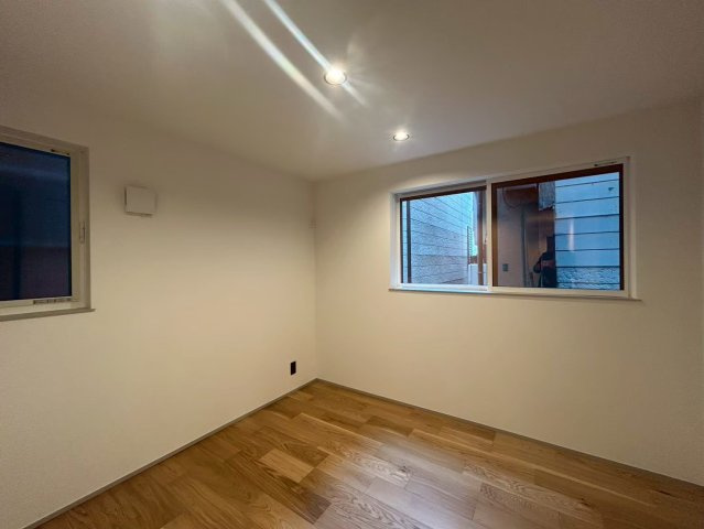 【弊社現地販売会開催中】幡ヶ谷駅7分！デザイナーズ新築戸建！六号坂商店街至近！の洋室|1F洋室