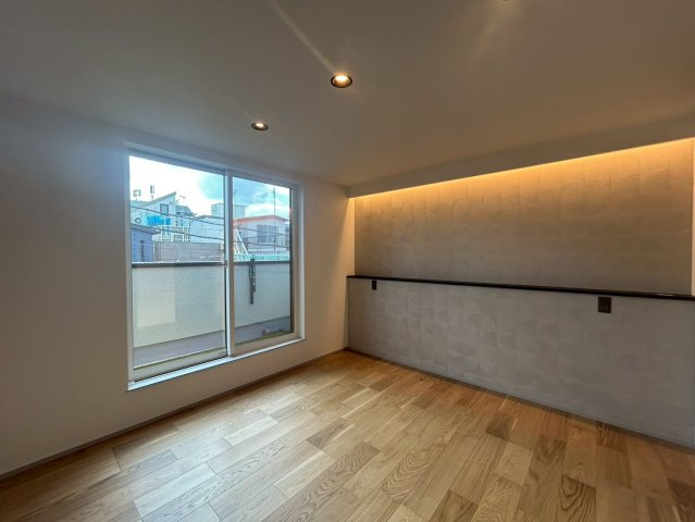 【弊社現地販売会開催中】幡ヶ谷駅7分！デザイナーズ新築戸建！六号坂商店街至近！の洋室