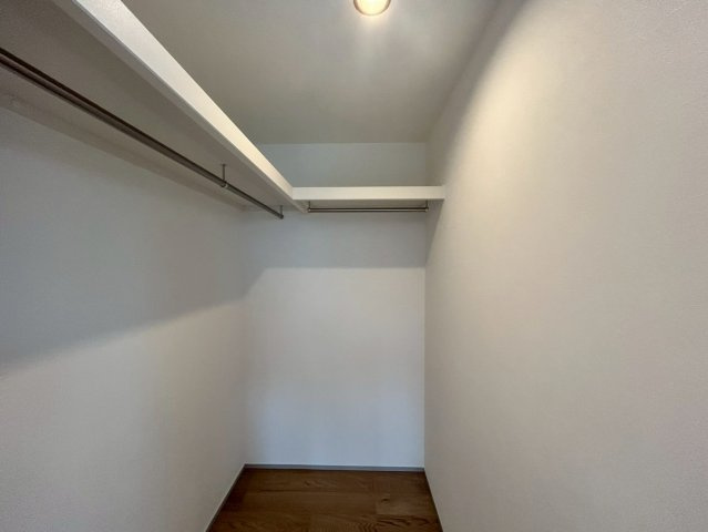 【弊社現地販売会開催中】幡ヶ谷駅7分！デザイナーズ新築戸建！六号坂商店街至近！の収納|WIC