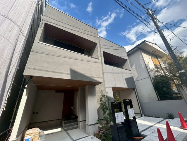 【弊社現地販売会開催中】幡ヶ谷駅7分！デザイナーズ新築戸建！六号坂商店街至近！の外観