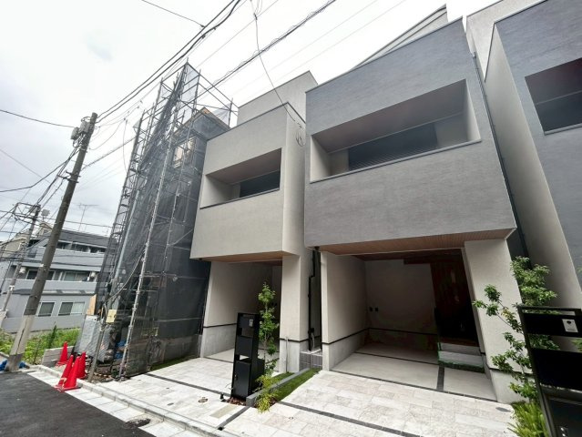 【弊社現地販売会開催中】幡ヶ谷駅7分！デザイナーズ新築戸建！六号坂商店街至近！の外観