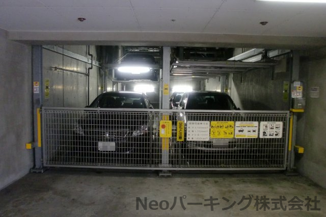 横浜市中区弁天通１丁目の駐車場の駐車場