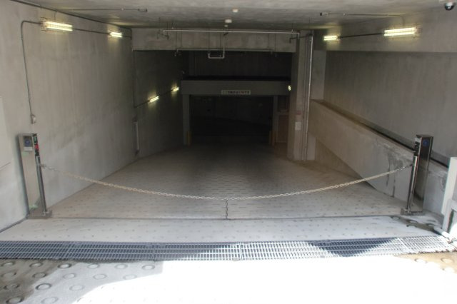 豊島区高田２丁目の駐車場のエントランス