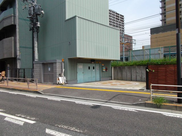 横浜市神奈川区東神奈川１丁目の駐車場