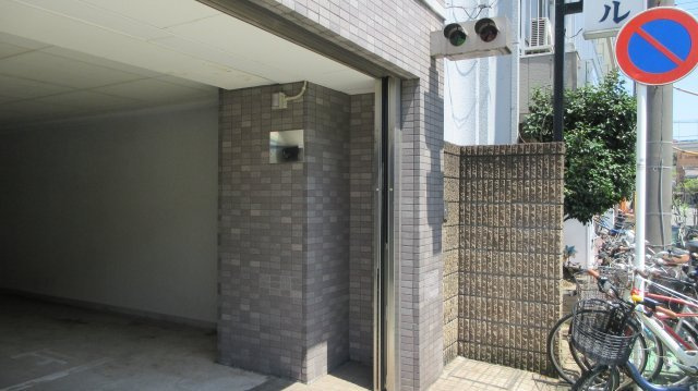 0956のエントランス