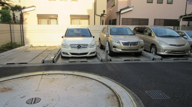 0949の駐車場